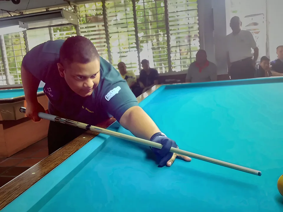 Guante de competición y taco Hanbat Plus Five.